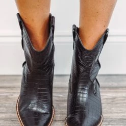 Purple Door Boutique Western Babe Black Cowgirl Boots