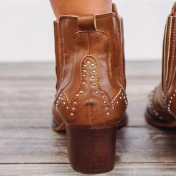 Purple Door Boutique Western Styles Cowgirl Coleen Brown Cowboy Boots